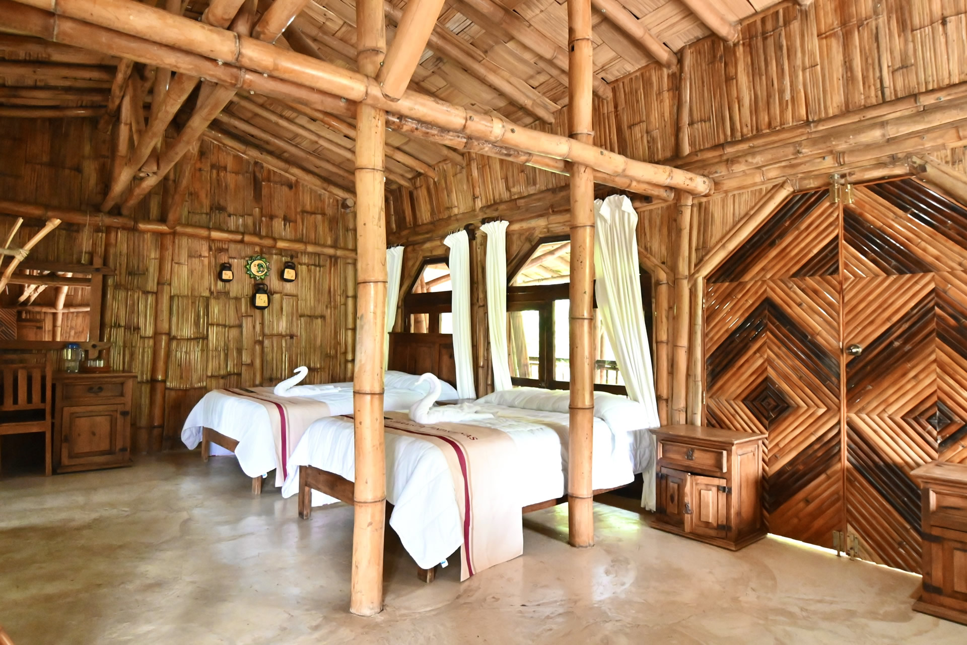 Con 1 cama matrimonial y 1 cama individual.